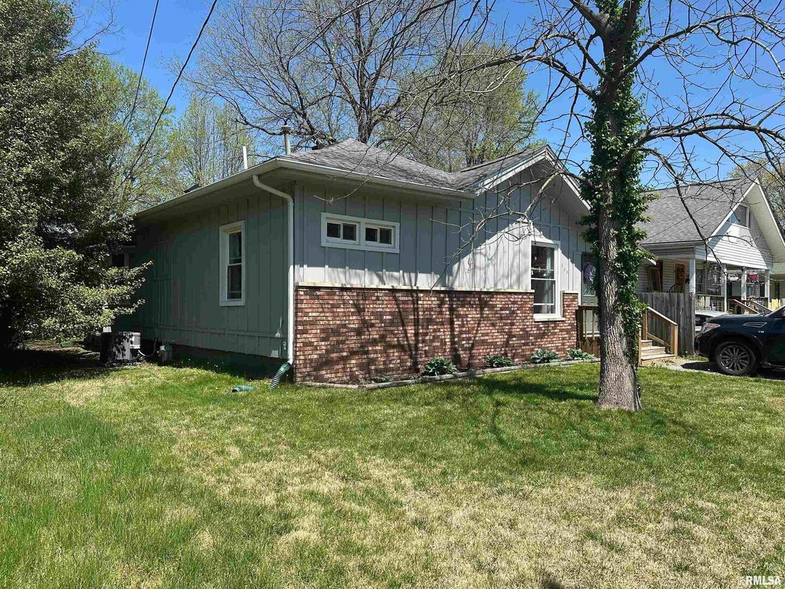 205 W 6th St., Benton, IL 62812