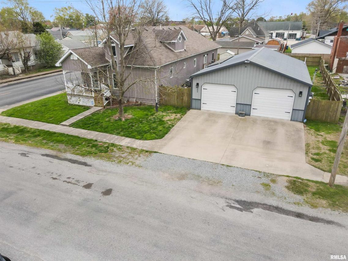 302 W Sylvester St., Christopher, IL 62822