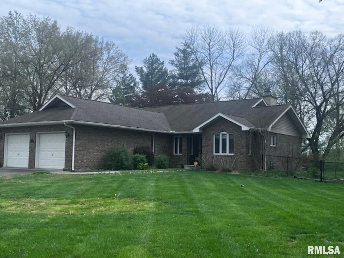 3 Suburban Dr., Murphysboro, IL 62966