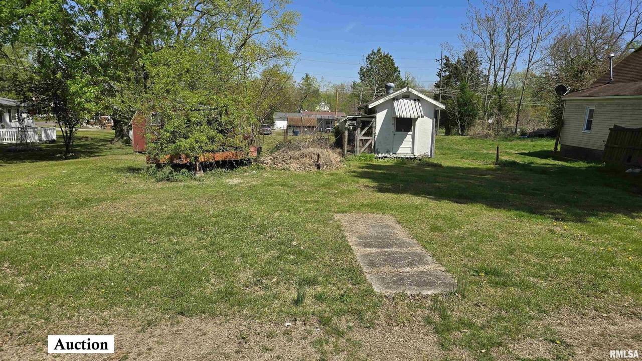 803 Barham Ave., Johnston City, IL 62951