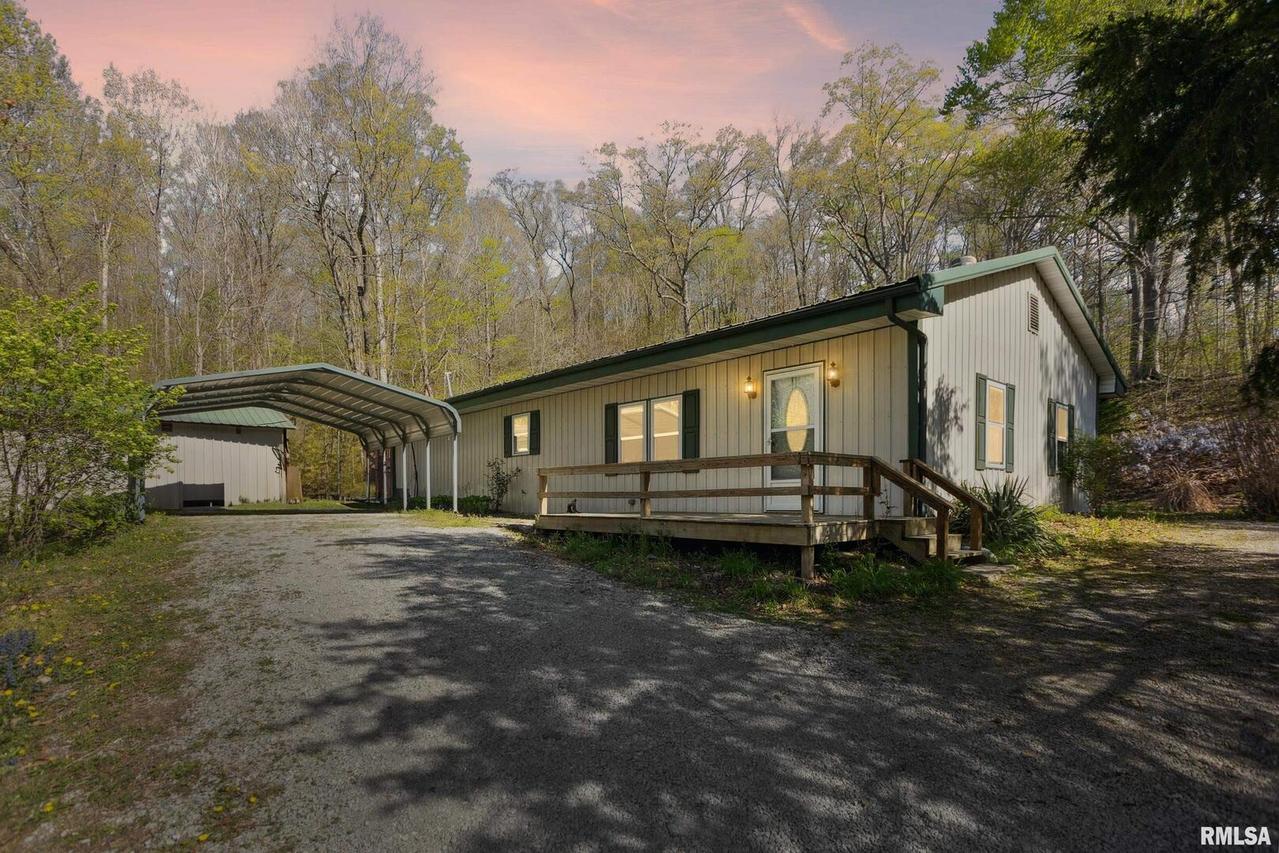 765 Logan Hollow Rd., Rockwood, IL 62280