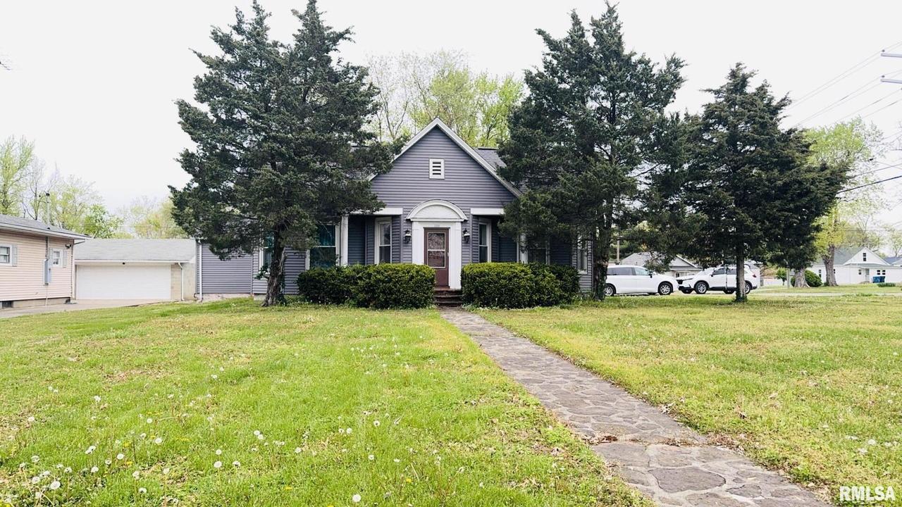 1109 E Saint Louis St., West Frankfort, IL 62896