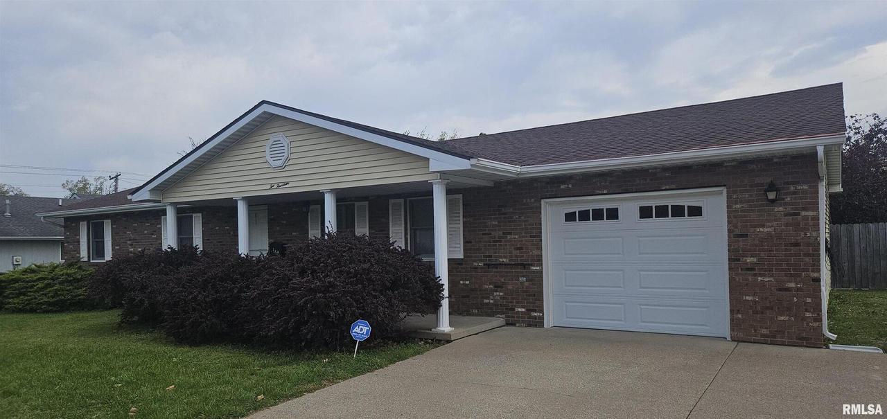 214 W Locust St., Harrisburg, IL 62946