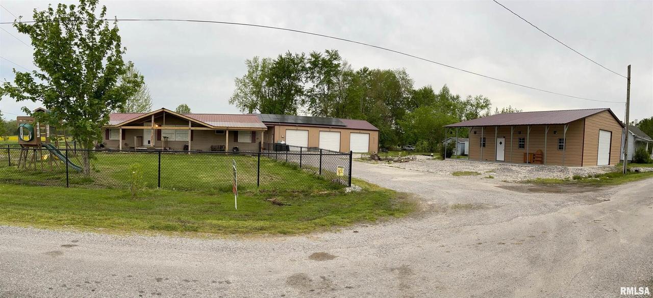 15 Lincoln St., Stonefort, IL 62987