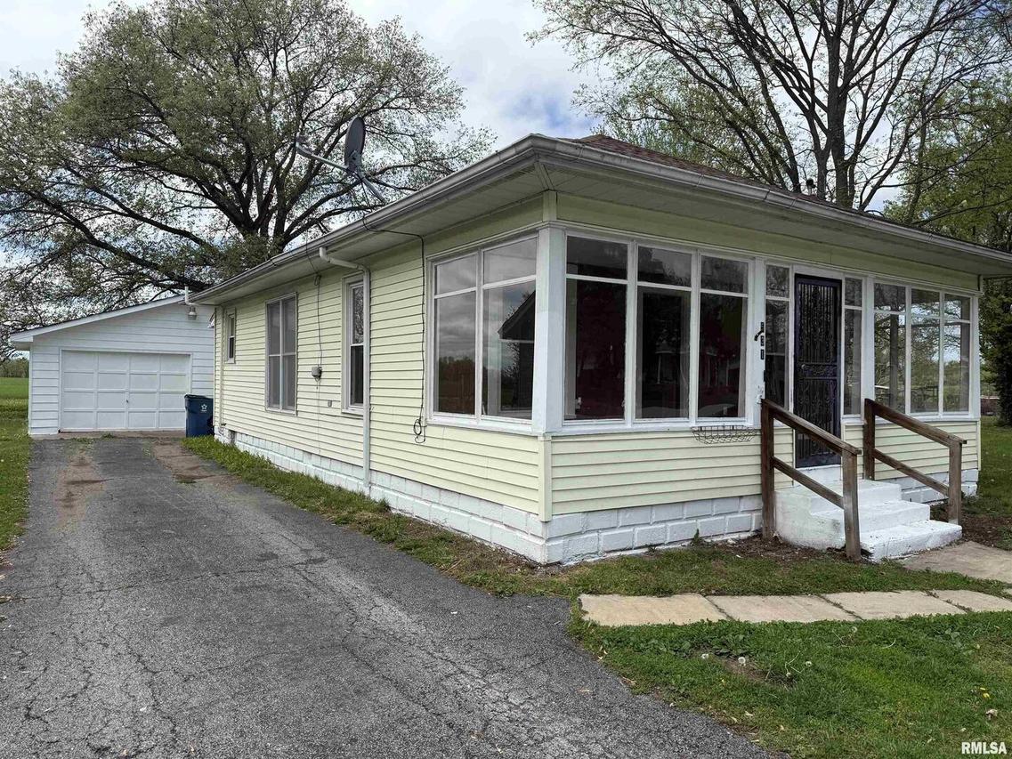 531 N Bush Ave., Hurst, IL 62949