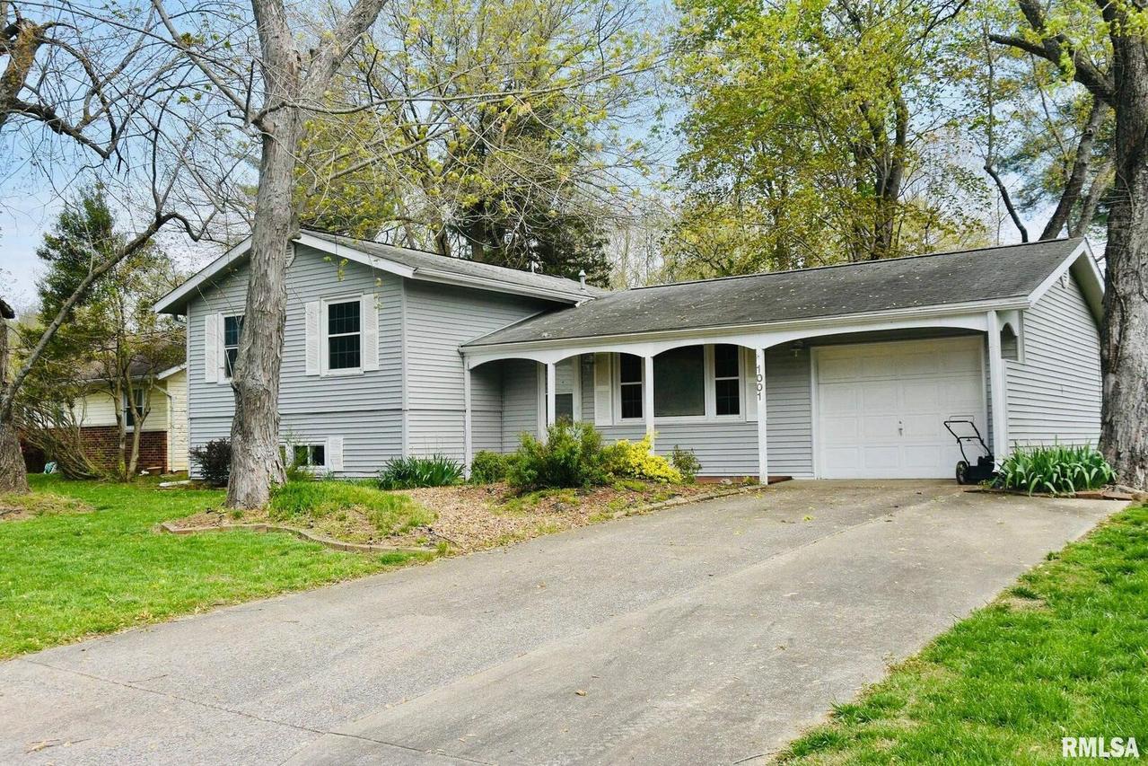 1001 S Emerald Ln., Carbondale, IL 62901