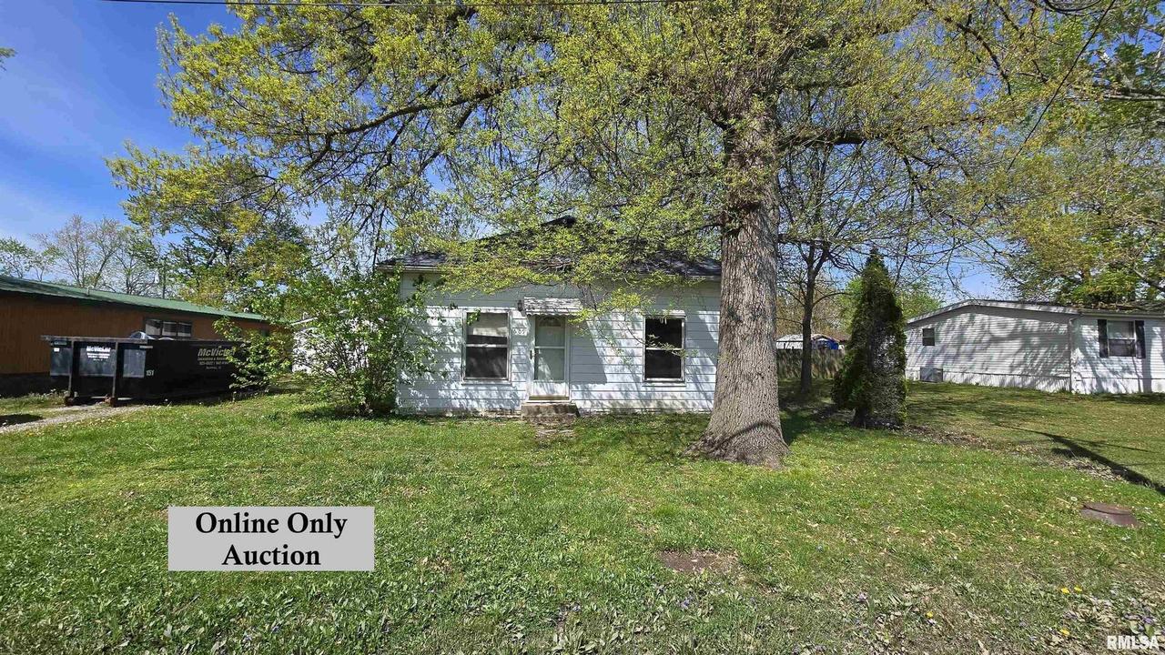 609 N Locust St., Sesser, IL 62884