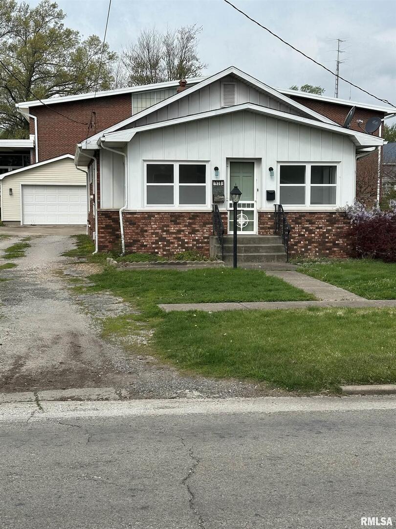 111 S Line St., Duquoin, IL 62832