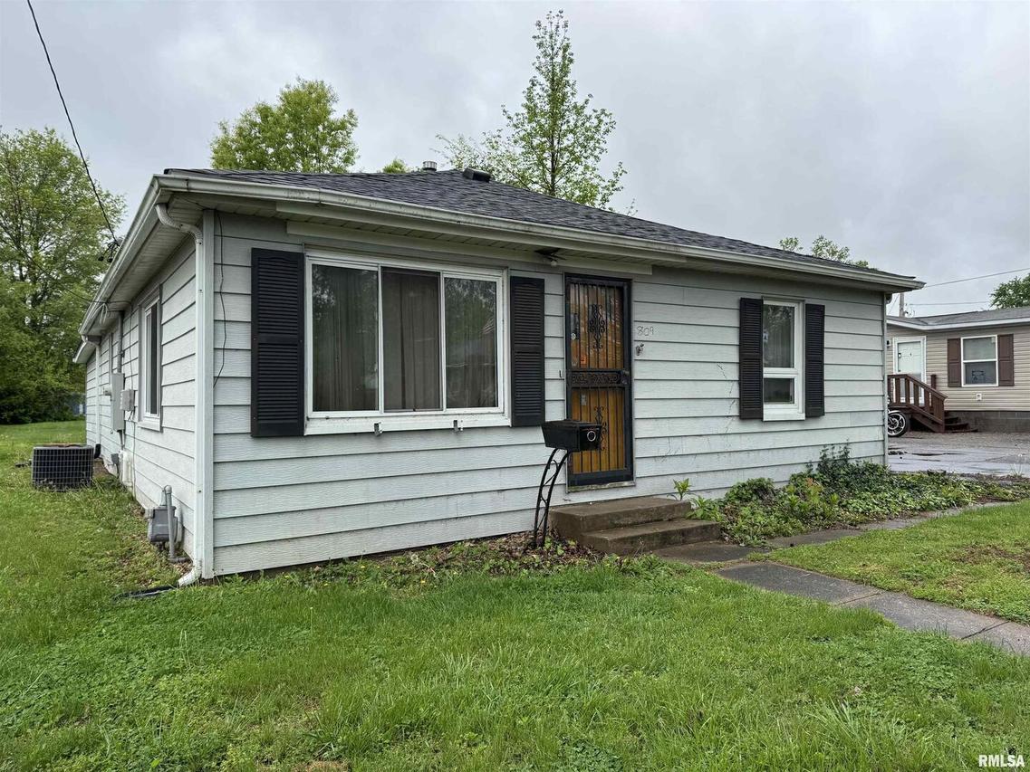 809 W Chestnut St., Marion, IL 62959