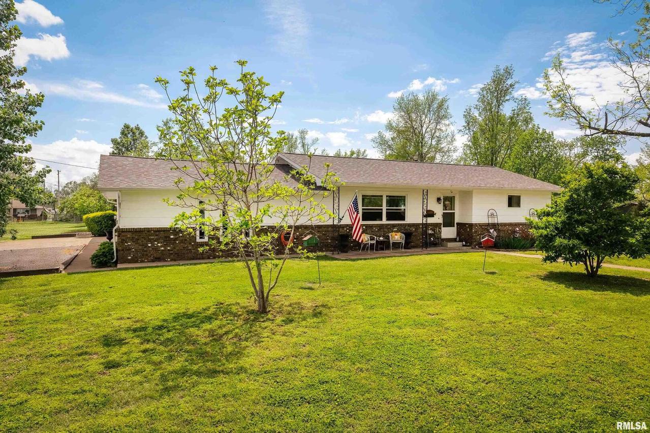 207 W 13th St., Johnston City, IL 62951