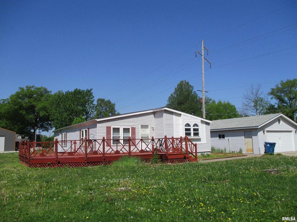 911 N Buchanan St., Benton, IL 62812