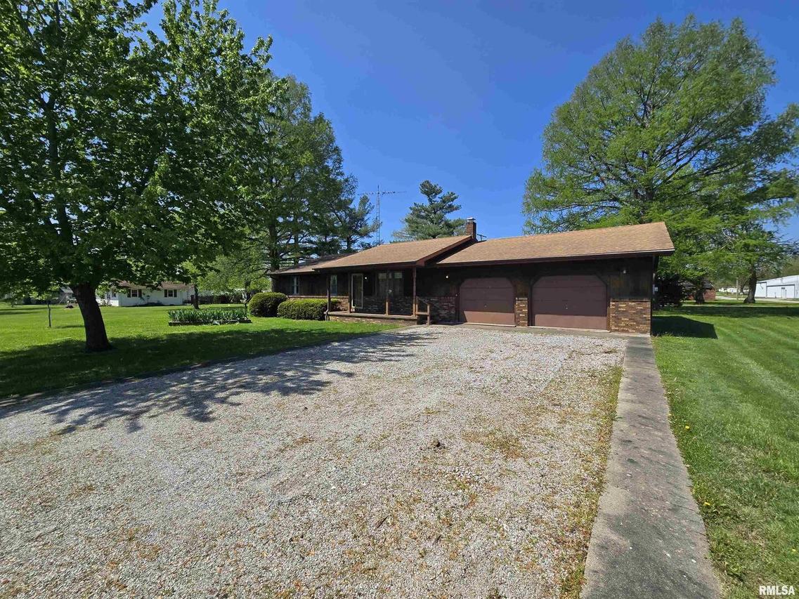 201 S Dogwood St., Belle Rive, IL 62810