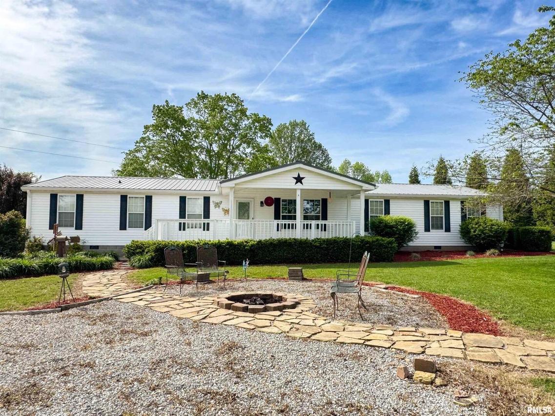 110 Cox Ln., Dongola, IL 62926