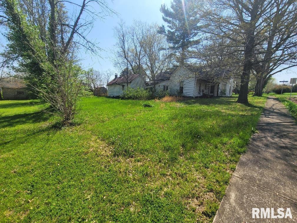 425 W Washington St., Dix, IL 62830