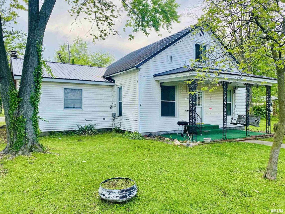 605 N Cedar St., Sandoval, IL 62801