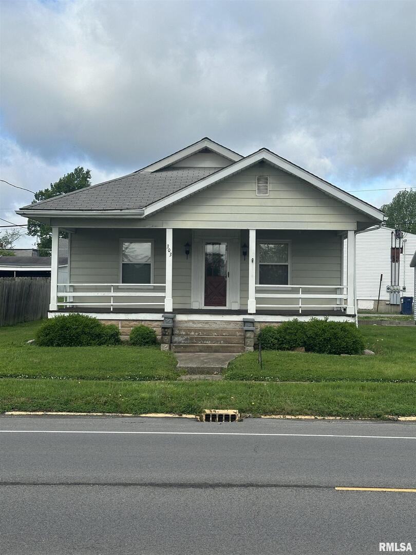 303 S Main St., Pinckneyville, IL 62274