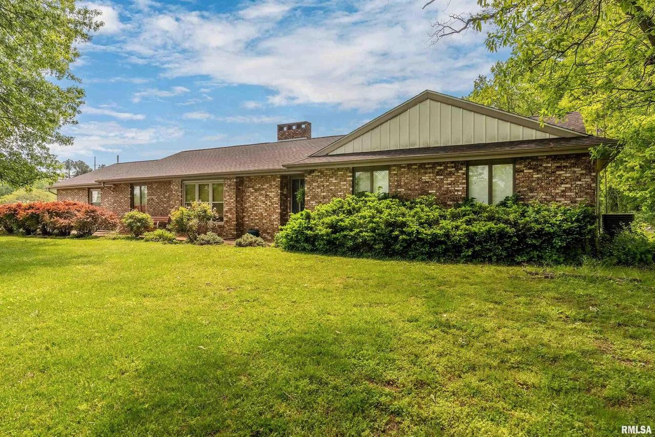 1881 Russell Rd., West Frankfort, IL 62896