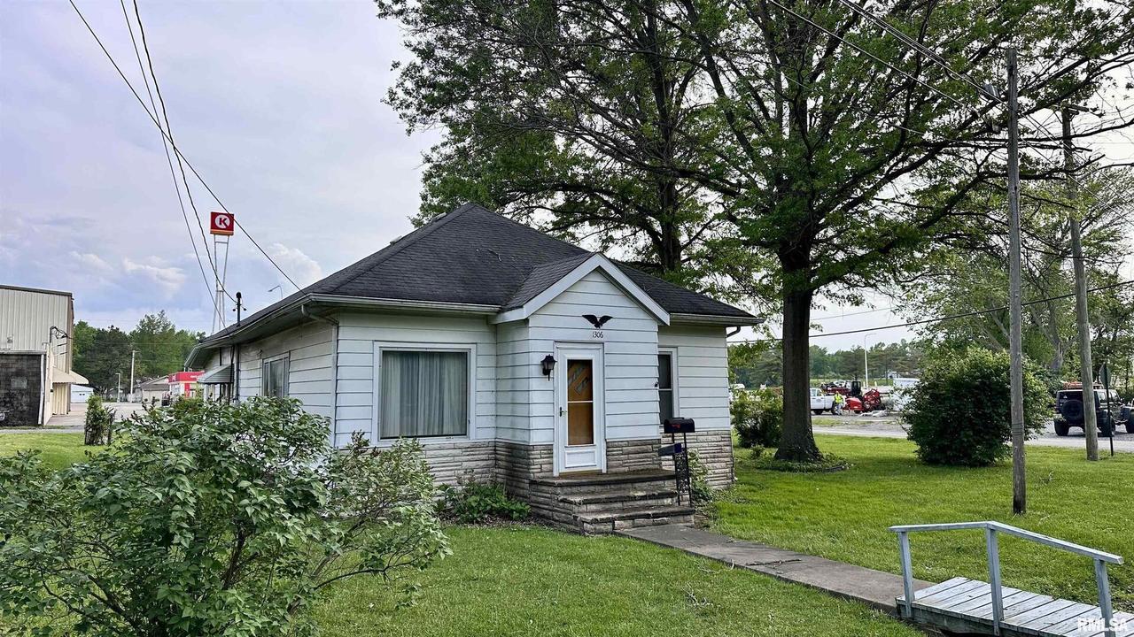 1306 W Saint Louis St., West Frankfort, IL 62896