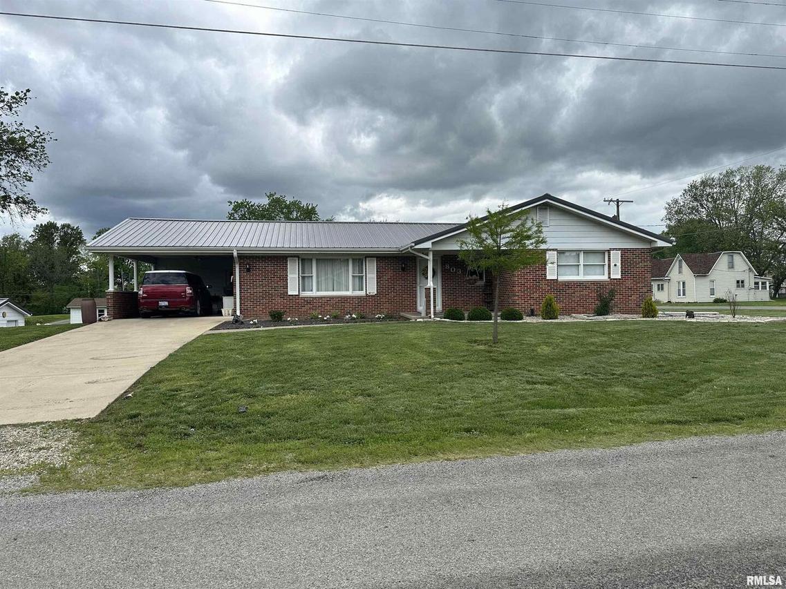 803 S East St., Pinckneyville, IL 62274