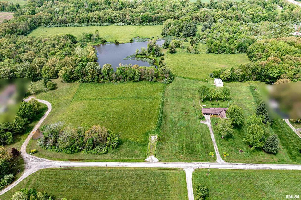 16123 N Hickory Ln., Woodlawn, IL 62898