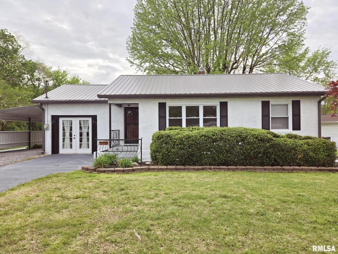 306 N 7th St., Dahlgren, IL 62828