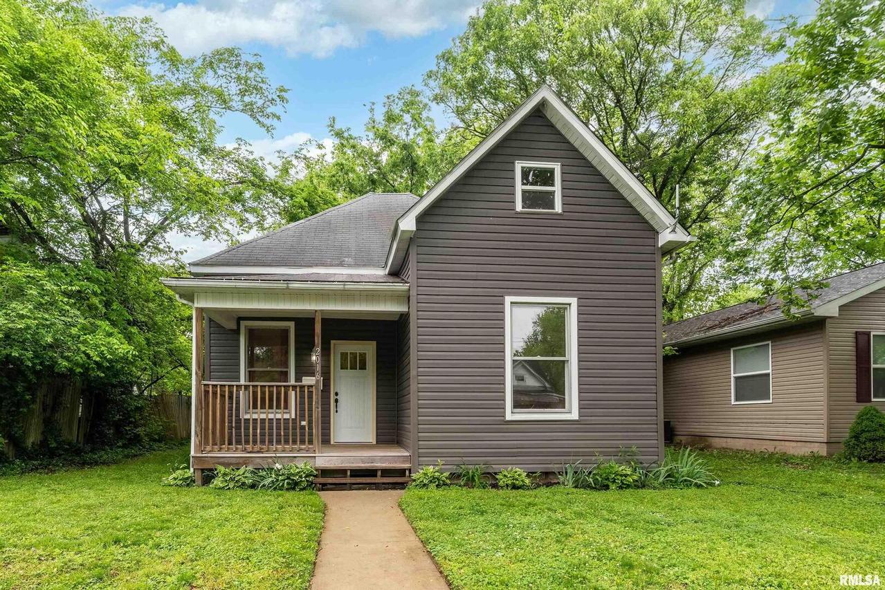 2016 Division St., Murphysboro, IL 62966