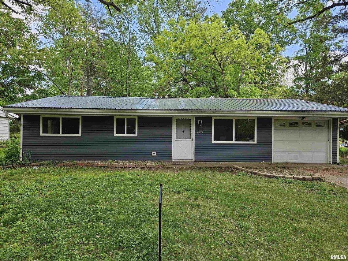 1027 W Laurel St., Carbondale, IL 62901