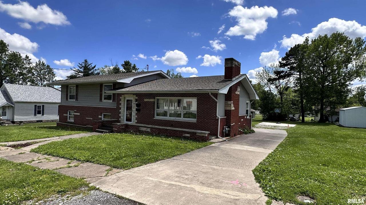 1908 E Oak St., West Frankfort, IL 62896