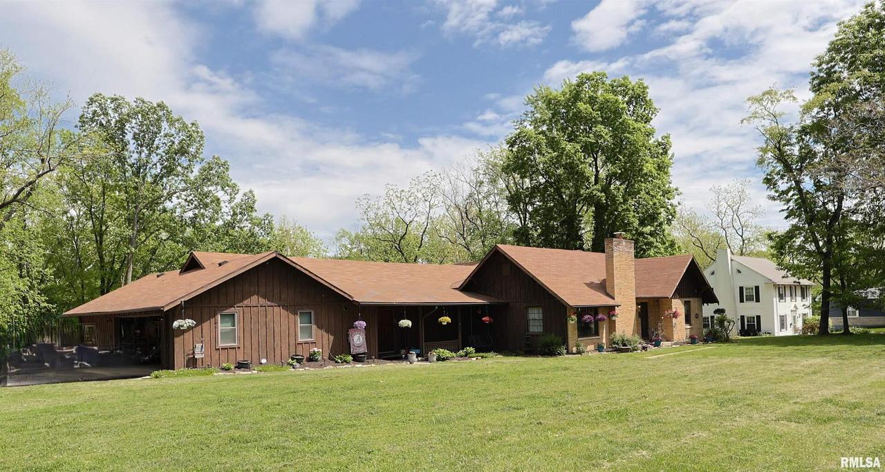 222 W Porter, Salem, IL 62881