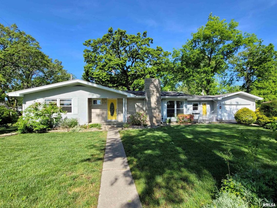 219 Oak Tree Ave., Salem, IL 62881