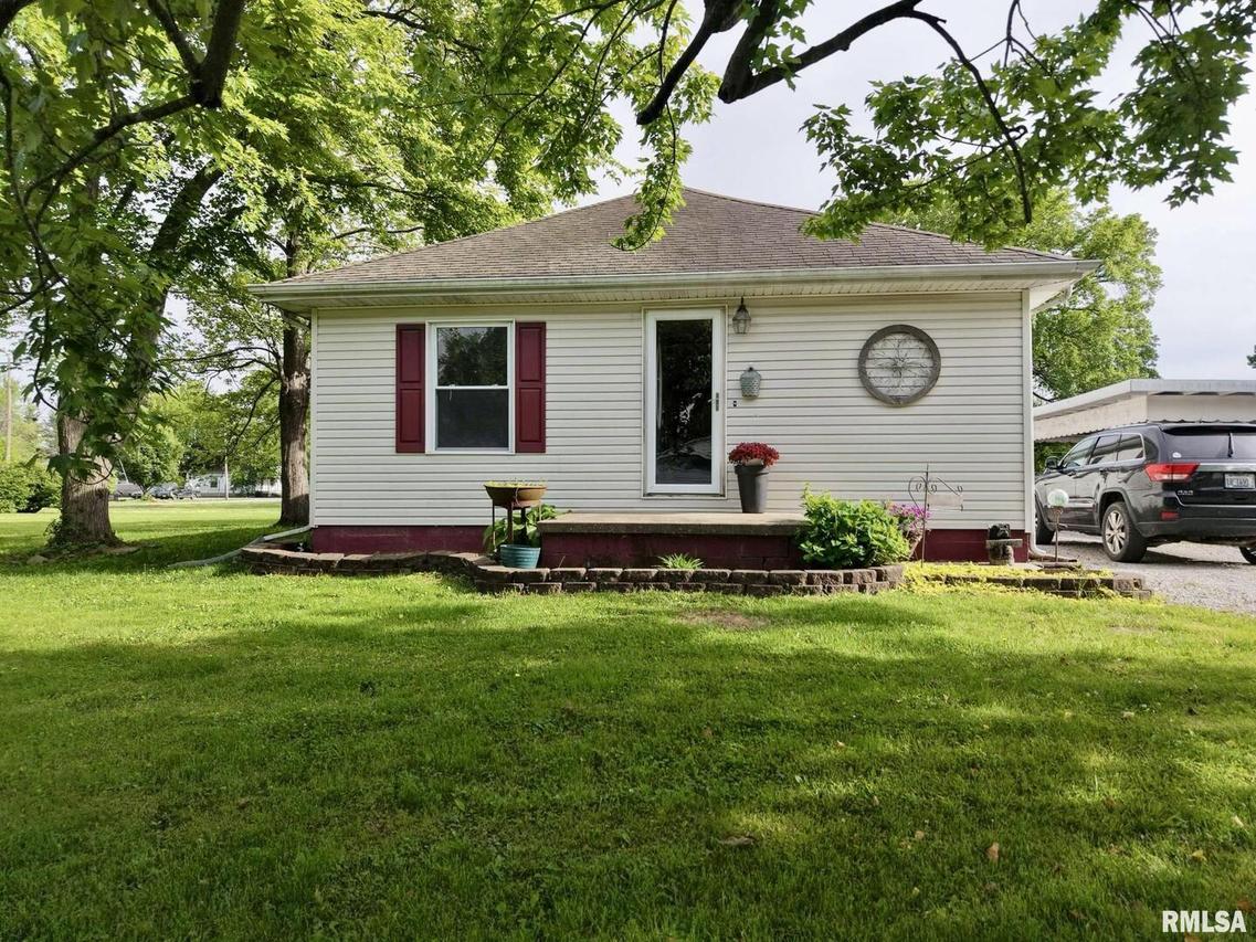 105 E Yung St., Sesser, IL 62884