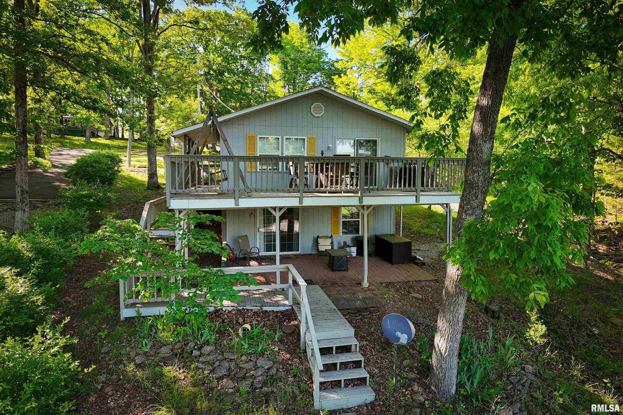 385 S Lakeshore Dr., Goreville, IL 62939