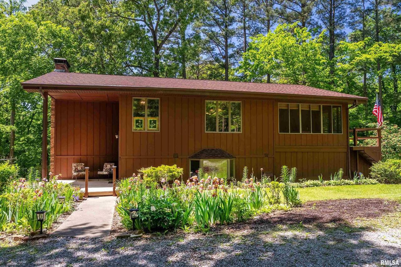 3421 Country Club Rd., Carbondale, IL 62901