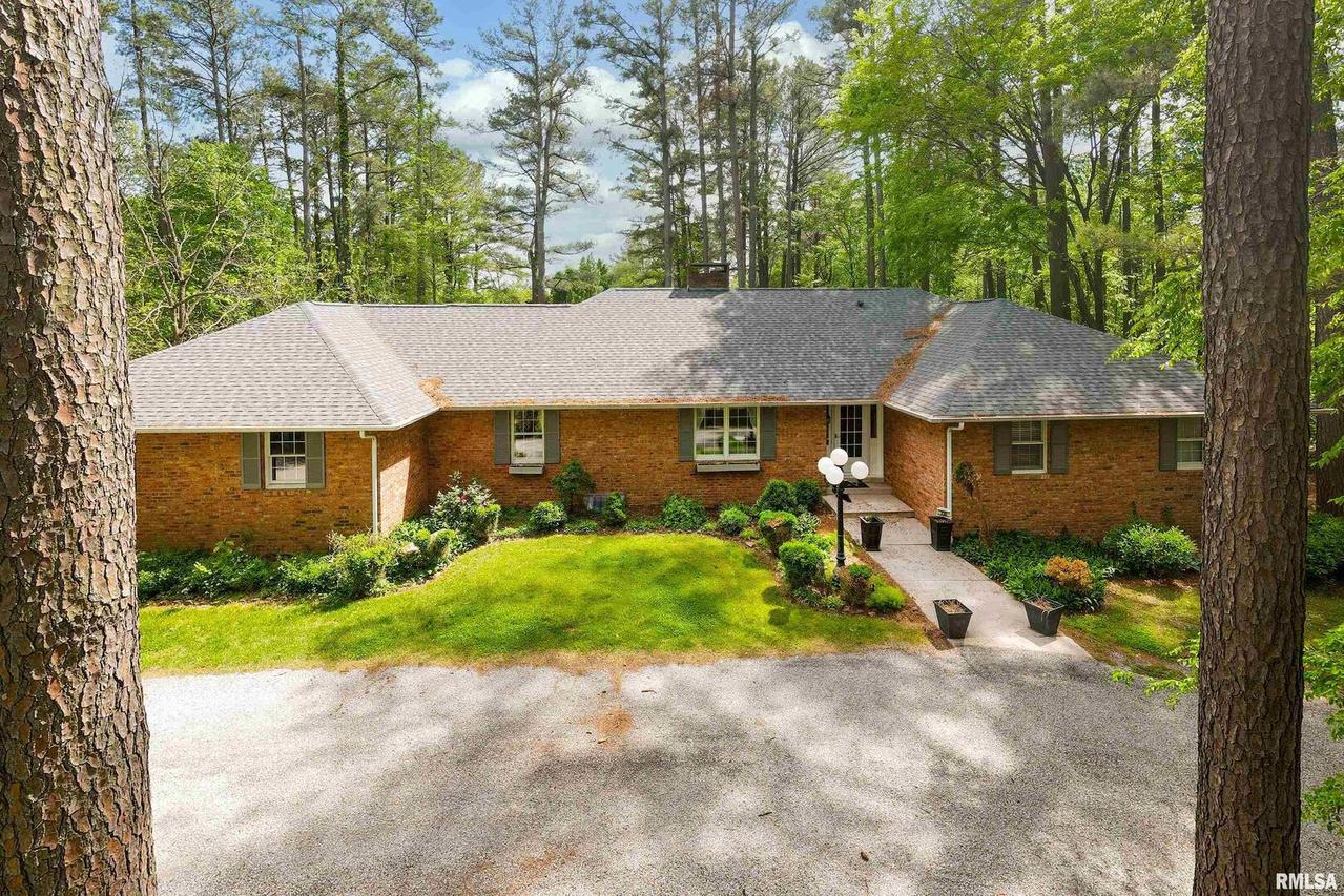 230 Blue Moon Rd., Carbondale, IL 62901