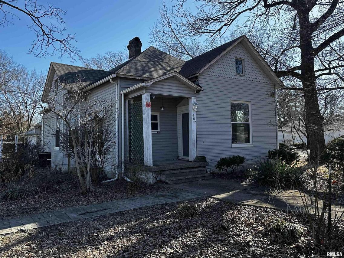 402 S Main St., Benton, IL 62812