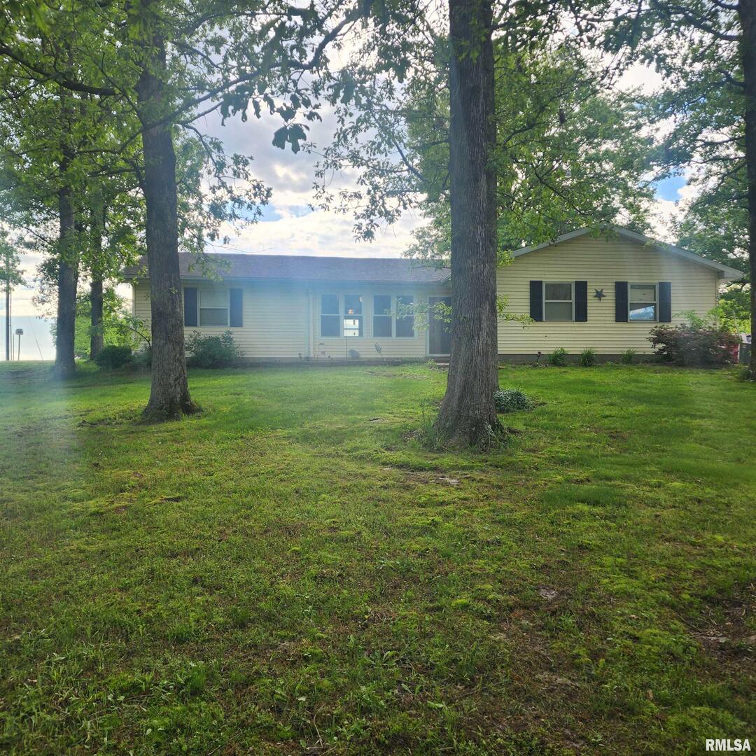 15267 N Woodlawn Ln., Woodlawn, IL 62898