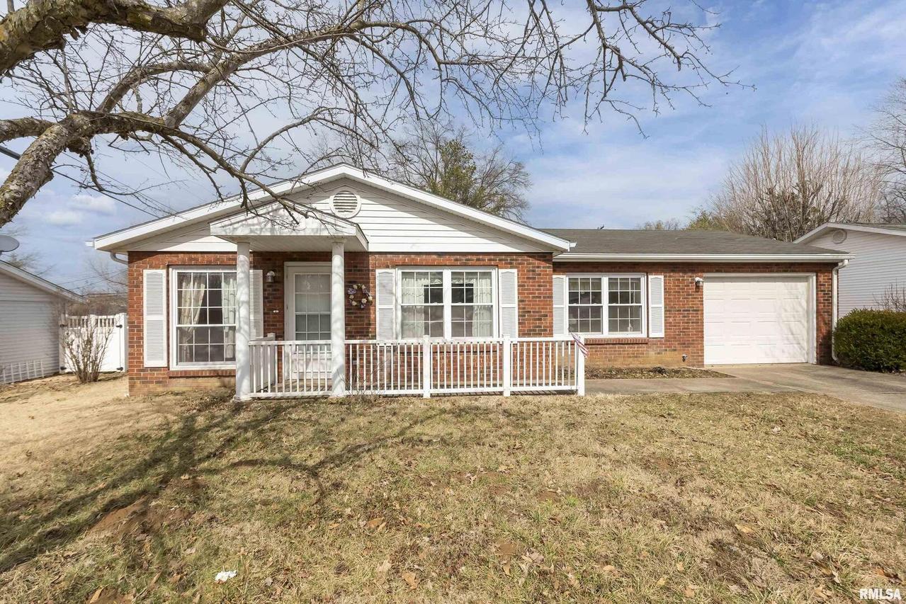 1806 W Sunset Dr., Carbondale, IL 62901