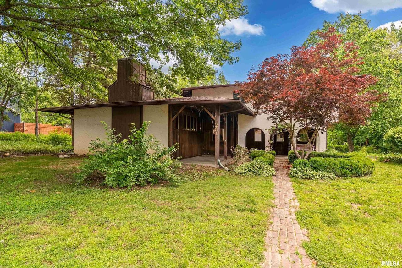 201 N Lark Ln., Carbondale, IL 62901