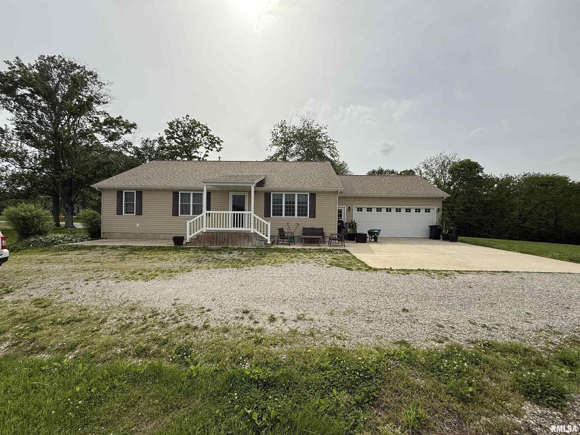 5201 Pear Rd., Kell, IL