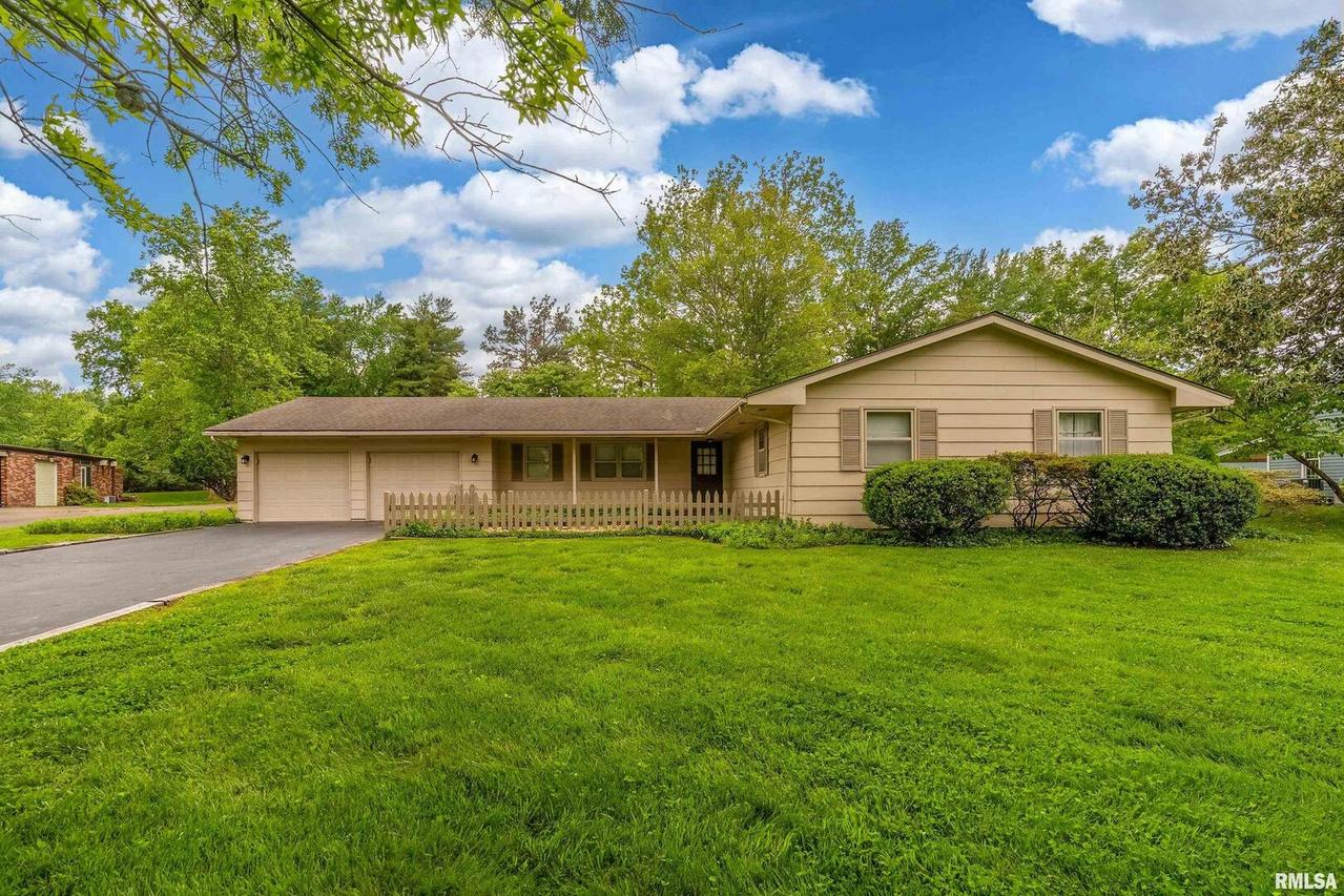 2605 W Sunset Dr., Carbondale, IL 62901