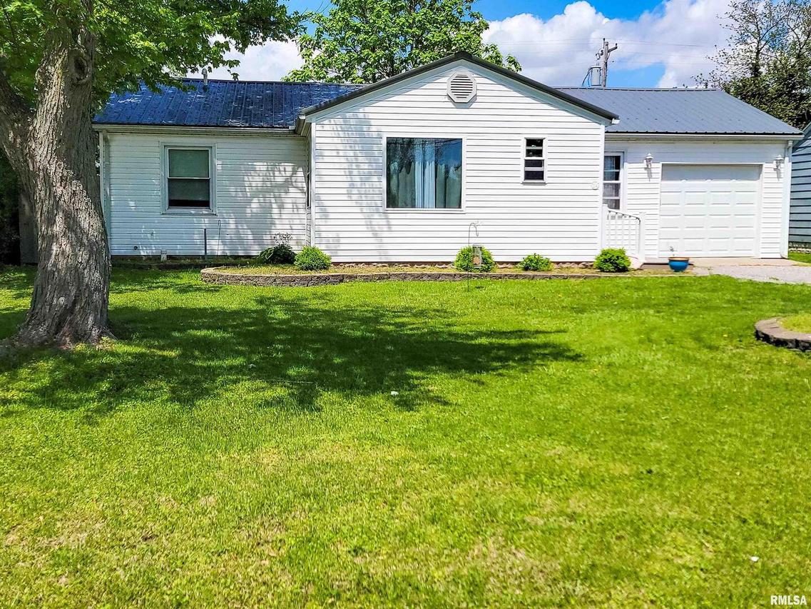 214 W 12th St., Flora, IL 62839