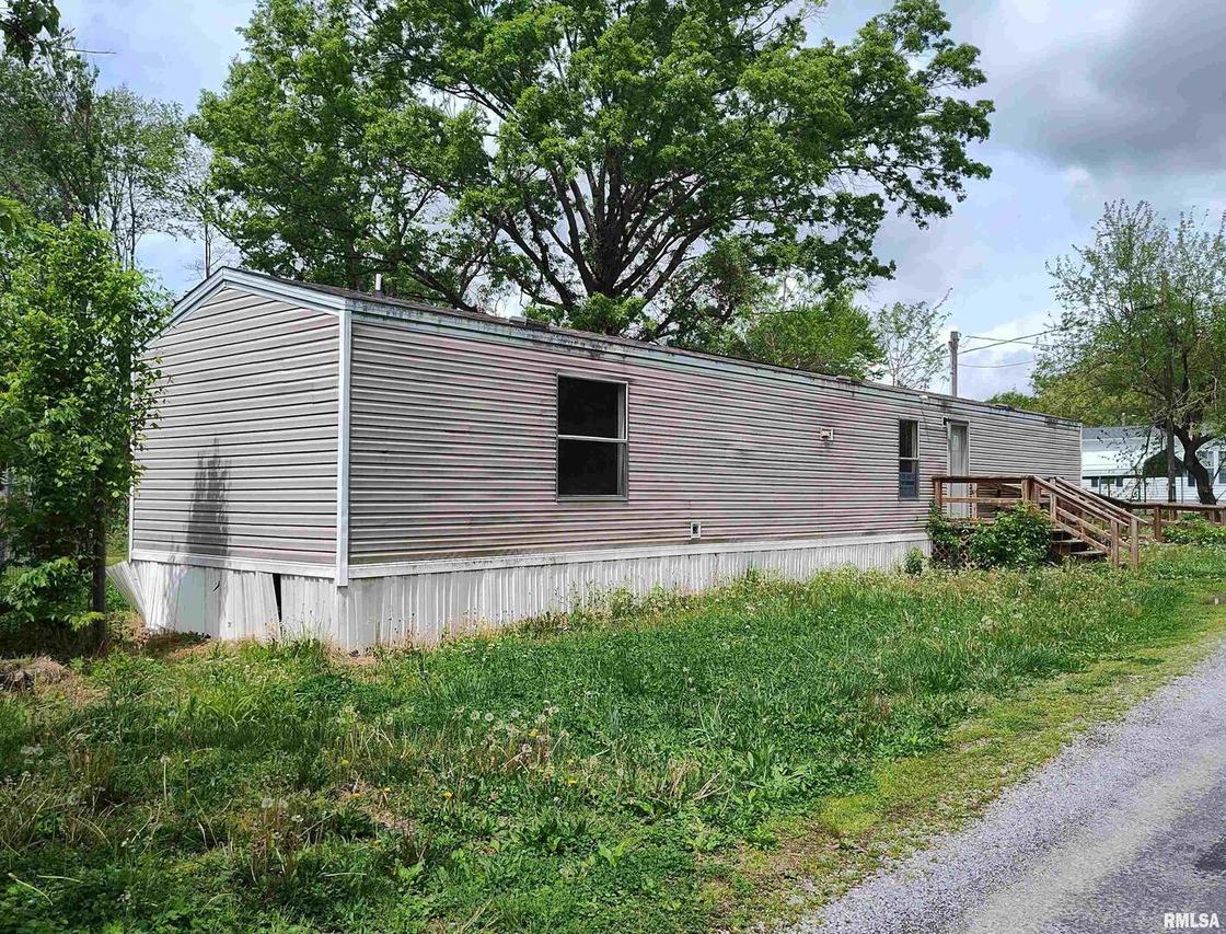 450 W Harrison St., Carrier Mills, IL 62917