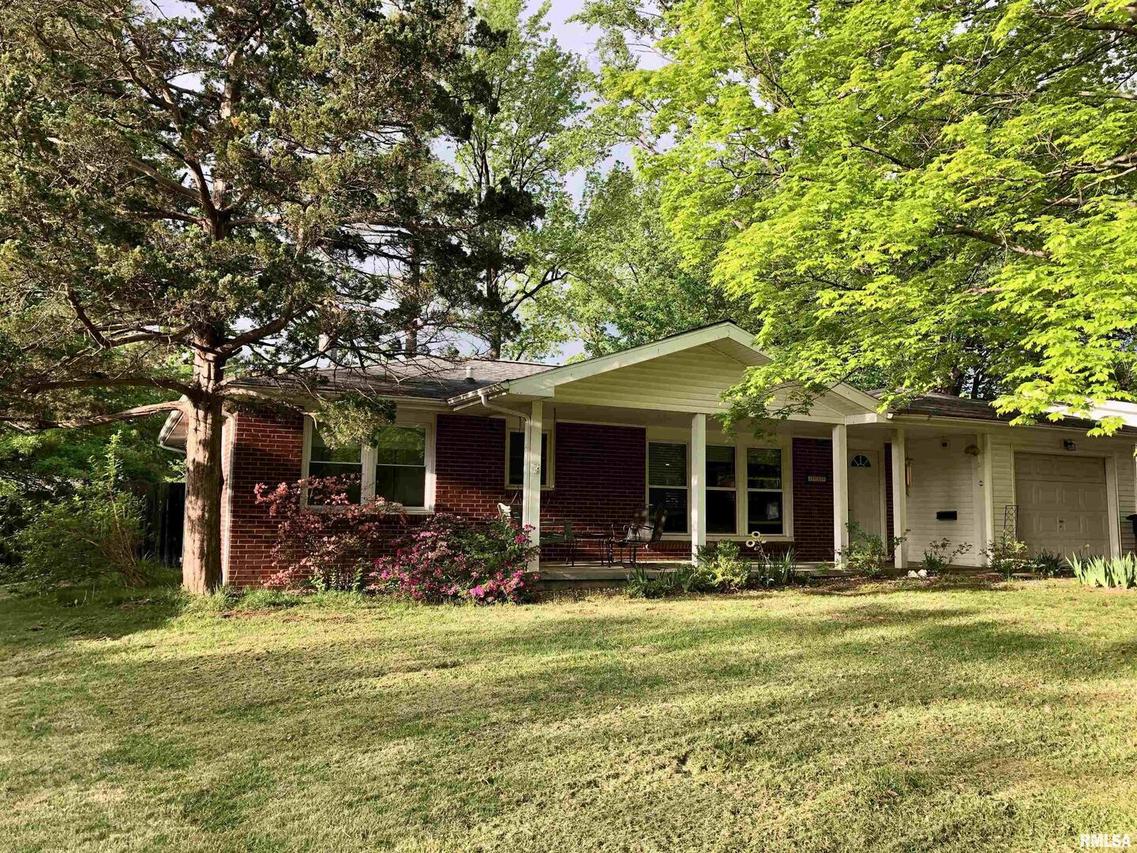 1404 W Taylor Dr., Carbondale, IL 62901