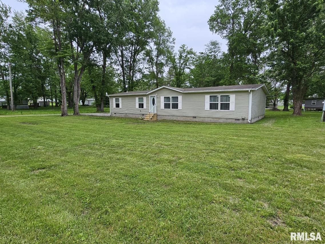 901 W 4th St., Bluford, IL 62814
