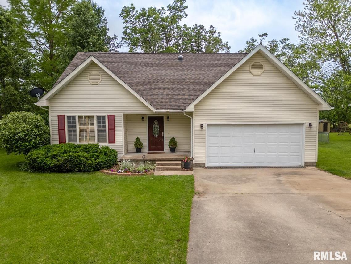 1021 Meadowlark Dr., Carterville, IL 62918