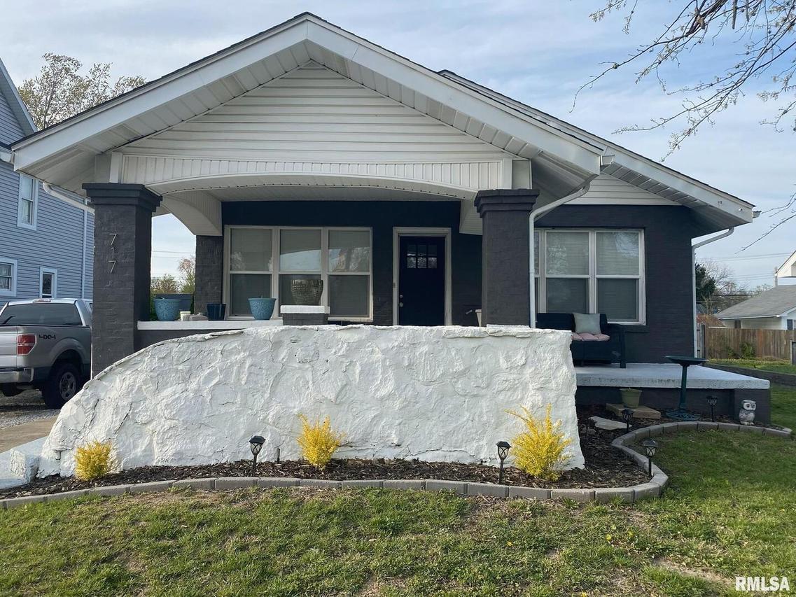 717 E Main St., Benton, IL 62812
