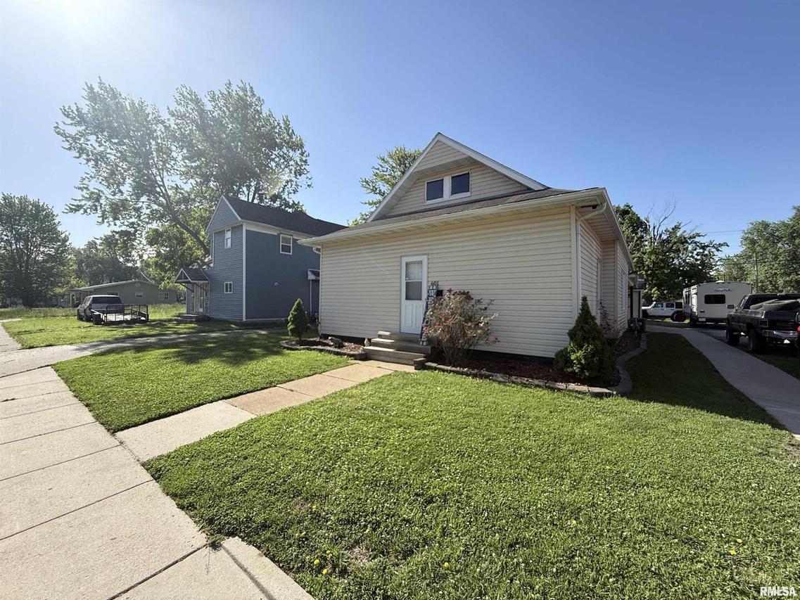 601 E Boone St., Salem, IL 62881
