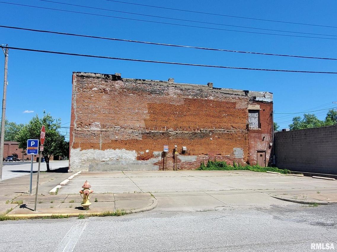 000 Chestnut St., Murphysboro, IL 62966