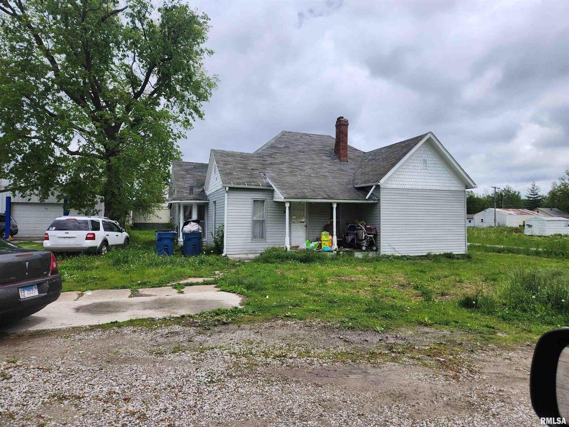 177 E White St., Ashley, IL 62801