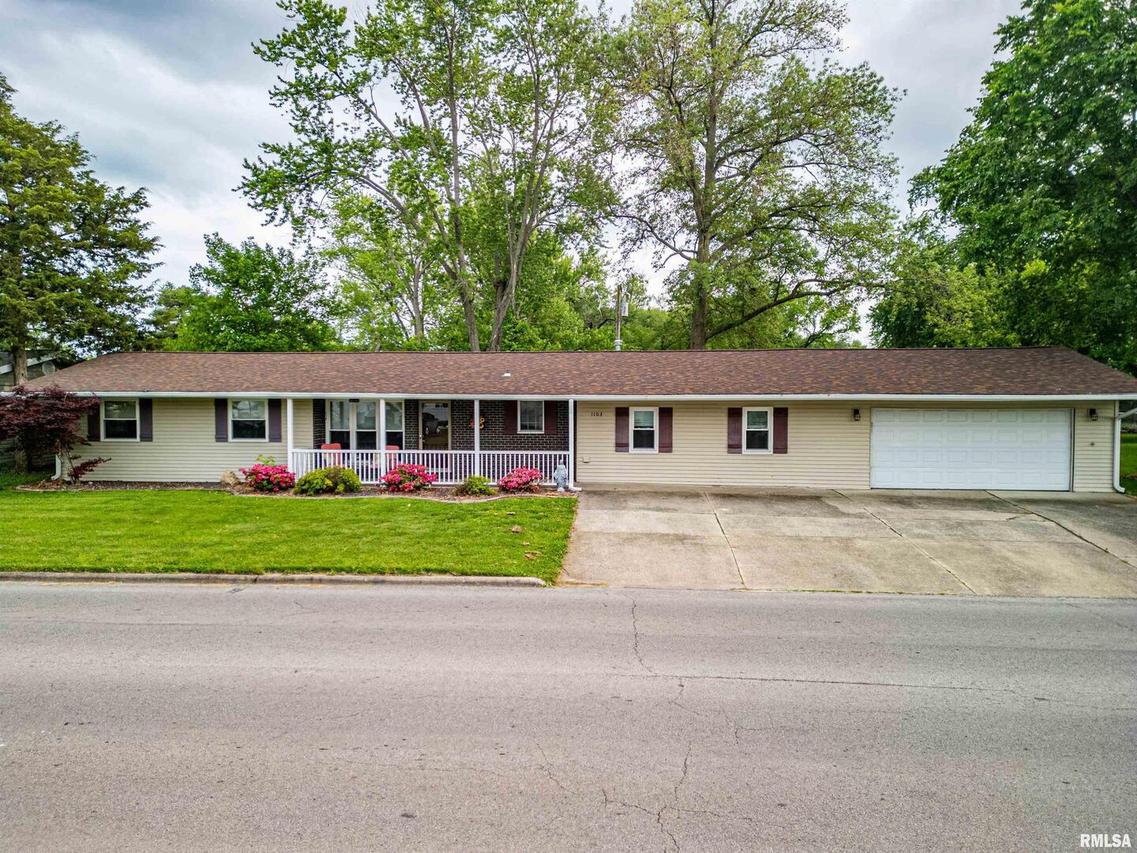 1103 W Boone St., Salem, IL 62881